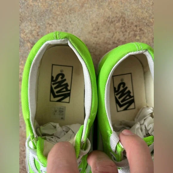 Vans neon green tie shoes on men’s 4/women’s 5.5 like new condition - Picture 8 of 9